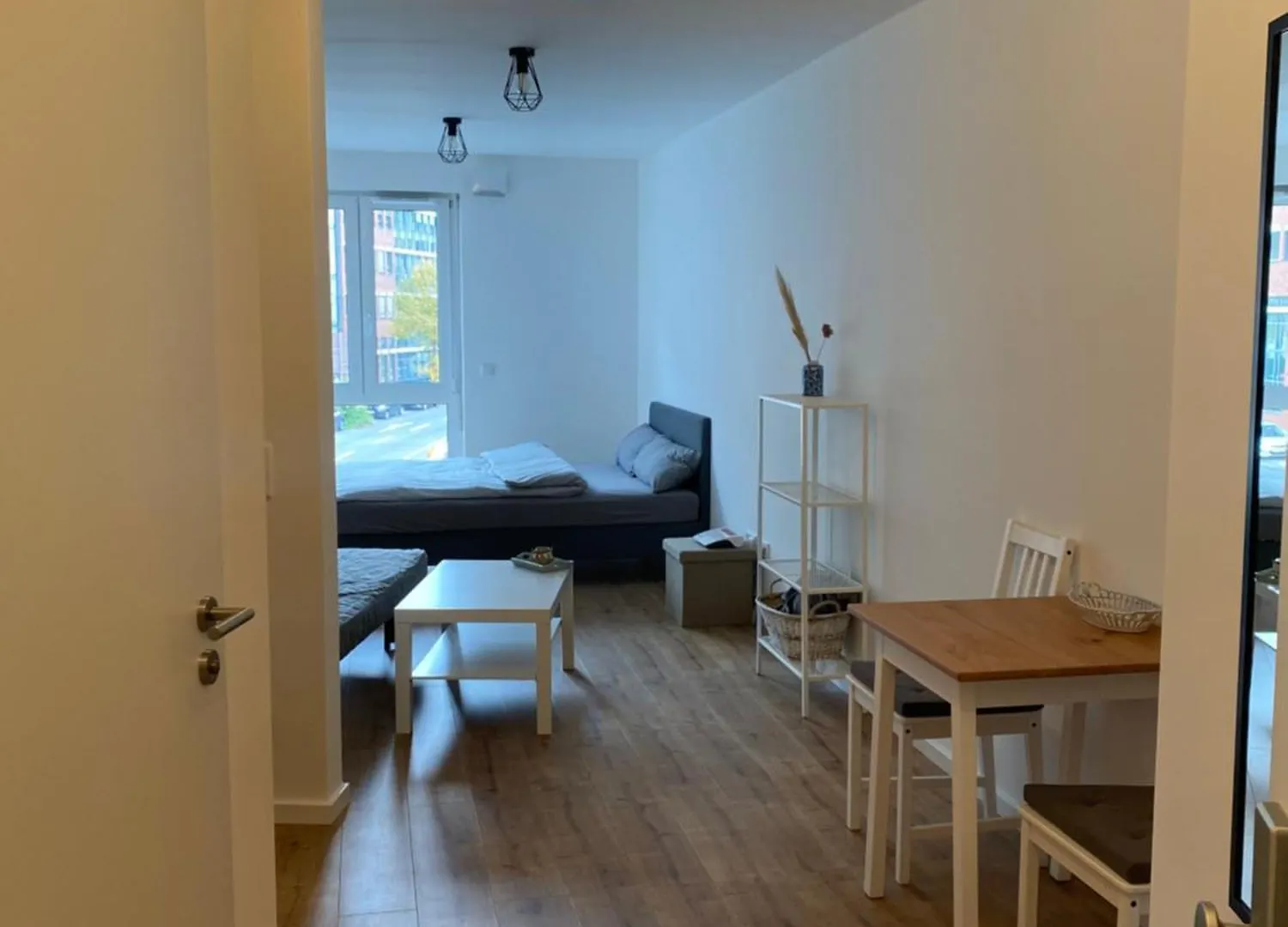 1 Zimmer Studio Apartment contacts